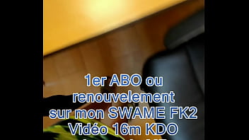 En direct de mon bureau je suis hyper chaude j'ai enlevé ma culotte et