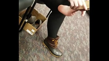 Miss toes tries on sandals