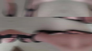 Barfuß diashow mit nylonjunge in birkenstocks