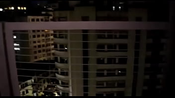 Fomos numa festa e ficamos presos na escadaria fomos pegos transando