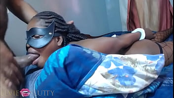 Fellation Allong&eacute;e Avec Menottes - Partie 4 thumbnail