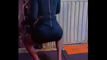 Nigerian girl bella twerking hard on blue short dress