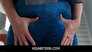 Arab teen sophia leone tought the american manners by her neighbor