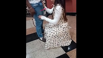 Depois de ser puta nas conversas acabei indo encontrar essa safada e o final vocês ja sabem rola grande e grossa dentro da casada na frente do corno