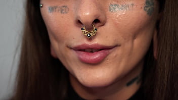 Tattooed cyber bitch and italian fat cock in her ass