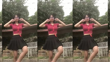Solo girl skirt dance Solo girl skirt dance
