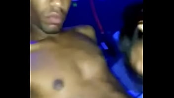 Magrinha chupa gostoso o amigo do corno