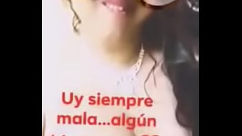 Chica muestra las testas en facebook