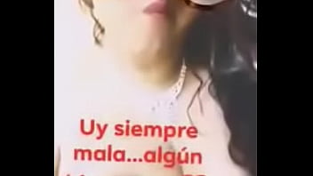 Chica muestra las testas en facebook