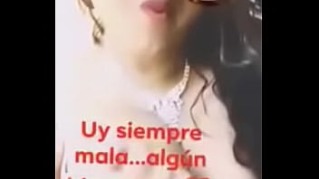 Chica muestra las testas en facebook