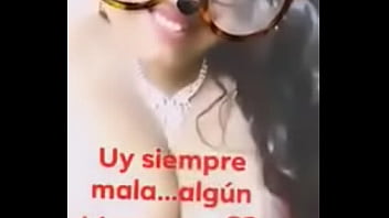 Chica muestra las testas en facebook