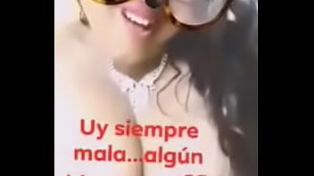 Chica muestra las testas en facebook