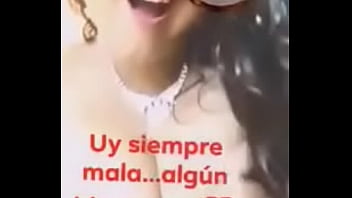 Chica muestra las testas en facebook