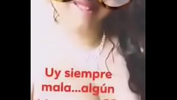 Chica muestra las testas en facebook