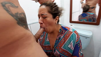 Ella es una experta con su boca donde sea aprovecha para mamar verga amazonfucktour
