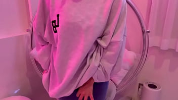 今日もおまんこがムズムズしていたのでおか◯さんが仕事行った後にネチョネチョオナニーしました