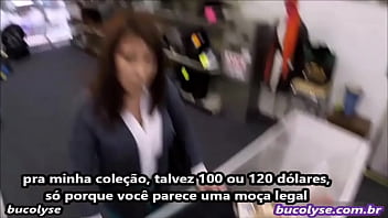 Mulher faz sexo com dono de loja