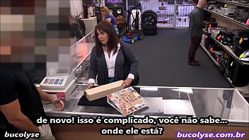 Mulher faz sexo com dono de loja