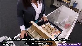 Mulher faz sexo com dono de loja