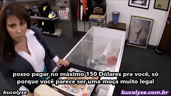 Mulher faz sexo com dono de loja