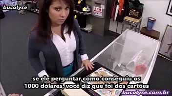 Mulher faz sexo com dono de loja