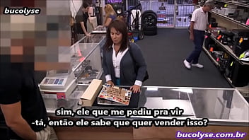 Mulher faz sexo com dono de loja