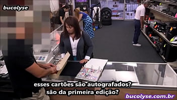 Mulher faz sexo com dono de loja