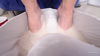 Lady sara jay turns on and rubs her pussy while taking relief on her feet