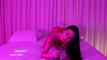 Deixa eu guiar a tua punheta e goza com a tua puta