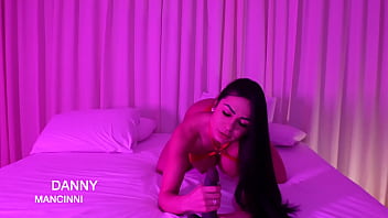 Deixa eu guiar a tua punheta e goza com a tua puta