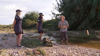 Parodia porno española de la serie de monstruos de rio