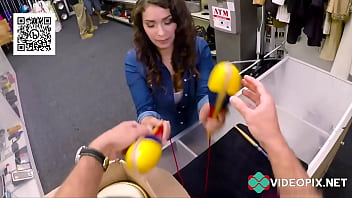 Vadia gostosa chegando e procurando penis