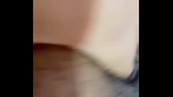 Una madura ninfómana desea a su h en secrecto y se mete el cepilo por su vagina