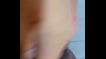 Una madura ninfómana desea a su h en secrecto y se mete el cepilo por su vagina