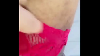 Una madura ninfómana desea a su h en secrecto y se mete el cepilo por su vagina