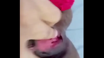 Una madura ninfómana desea a su h en secrecto y se mete el cepilo por su vagina