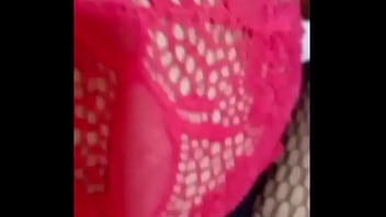 Una madura ninfómana desea a su h en secrecto y se mete el cepilo por su vagina