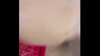 Una madura ninfómana desea a su h en secrecto y se mete el cepilo por su vagina