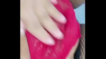 Una Madura Ninfómana Desea A Su H En Secrecto Y Se Mete El Cepilo Por Su Vagina thumbnail