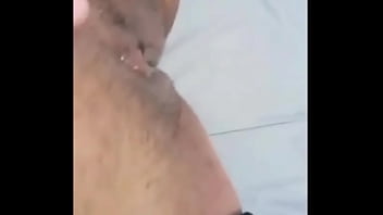 Una madura ninfómana desea a su h en secrecto y se mete el cepilo por su vagina