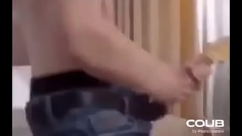 Wey saca guitarra de sus pantalones