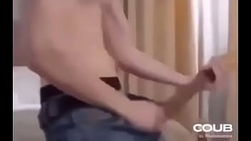 Wey saca guitarra de sus pantalones