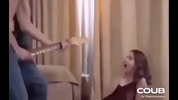 Wey saca guitarra de sus pantalones