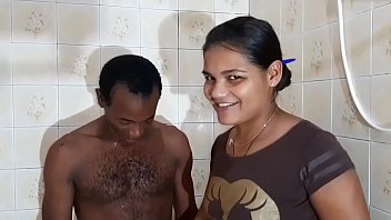 Tigresa vip pega ele tocando punheta vendo seus videos e logo cai de boca