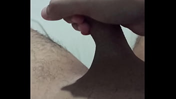 Joven masturbando se viene rico