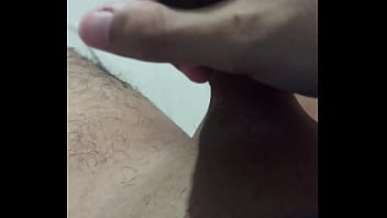 Joven masturbando se viene rico