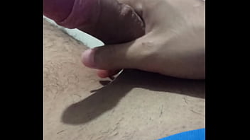 Joven masturbando se viene rico