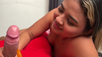 Hermanastra juguetona juega con mi verga