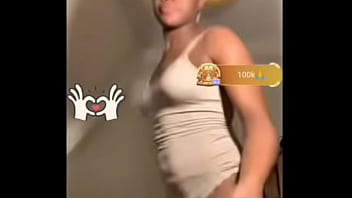 Bigo girl delebrately dance in front of camera to entertain viewers