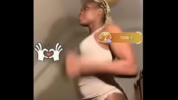 Bigo girl delebrately dance in front of camera to entertain viewers